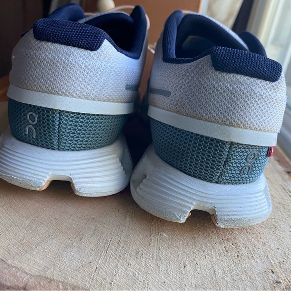 On Running Shoes - Picture 4 of 9